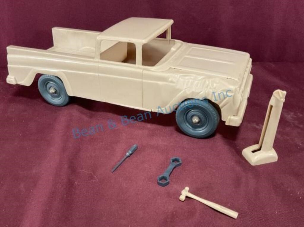 Marx plastic truck with tools