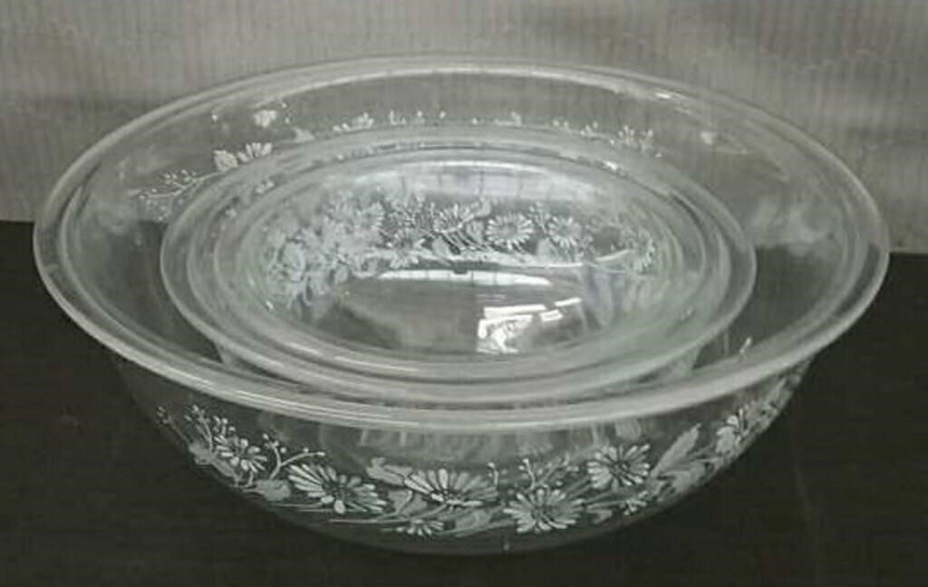 Box Set Of 3 Pyrex Colonial Mist Nested Mixing