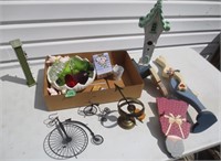 Decorative items, small bikes