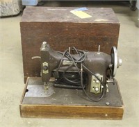 Vintage Domestic Rotary Sewing Machine w/Case