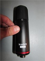 Scarlett Studio Black Microphone
