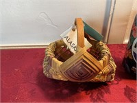Vintage Alaska, souvenir am mini sewing basket