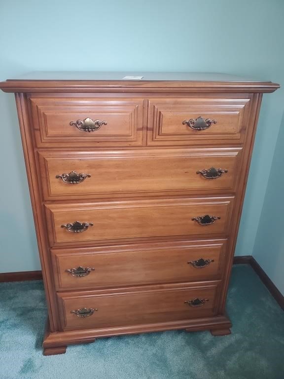 5 DRAWER CHEST DRESSER