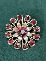 Vintage flower goldtone red rhinestone brooch