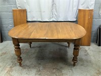 ANTIQUE TABLE WITH 2 LEAVES