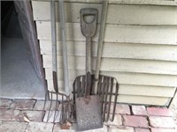 3 X ANTIQUE RAKES & SHOVELS