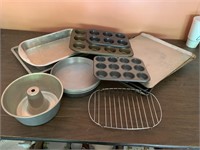 5 cookie sheets, 13 x 9, and round cake pans