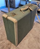 -Vintage Hardshell Eatonia Suitcase