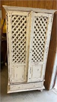 Rustic corner cabinet, missing molding, 31 by 20“