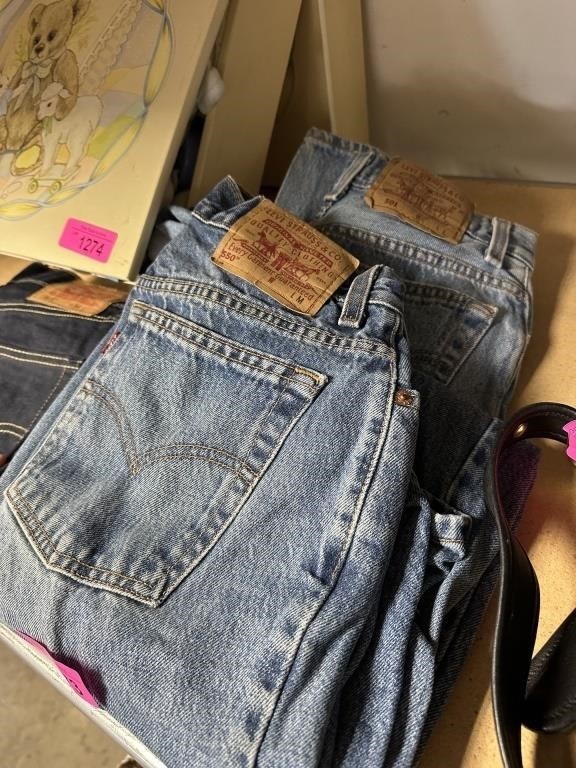 LOT OF JEANSS