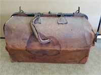 Vintage leather doctors bag poor condition