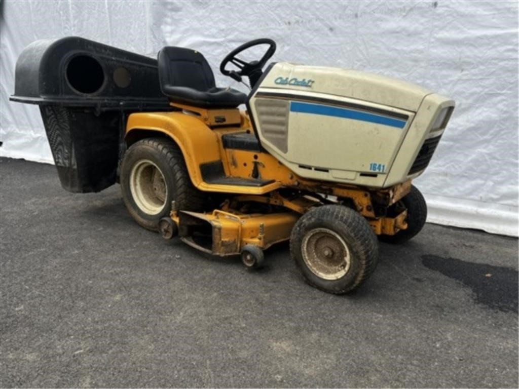 Cub Cadet 1641 Garden Tractor