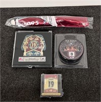 (4) Joe Sakic Colorado Avalanche Collectible Lot