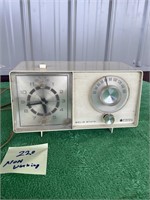 Vintage GE AM clock radio, non-working