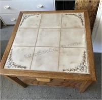 Floral Tile Print coffee Table 27.5x27.5x20.5