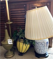 Lamp, Floral Arrangement and Decor