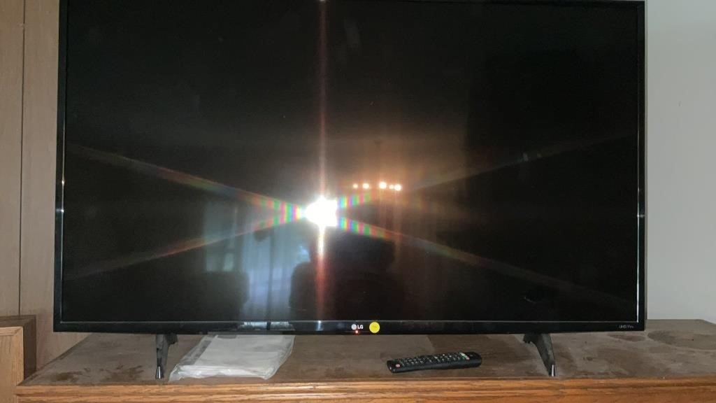 LG TV 48IN