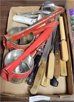 FLAT OF KITCHEN UTENSILS