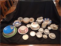 Mixed group of teacups, saucers and a great