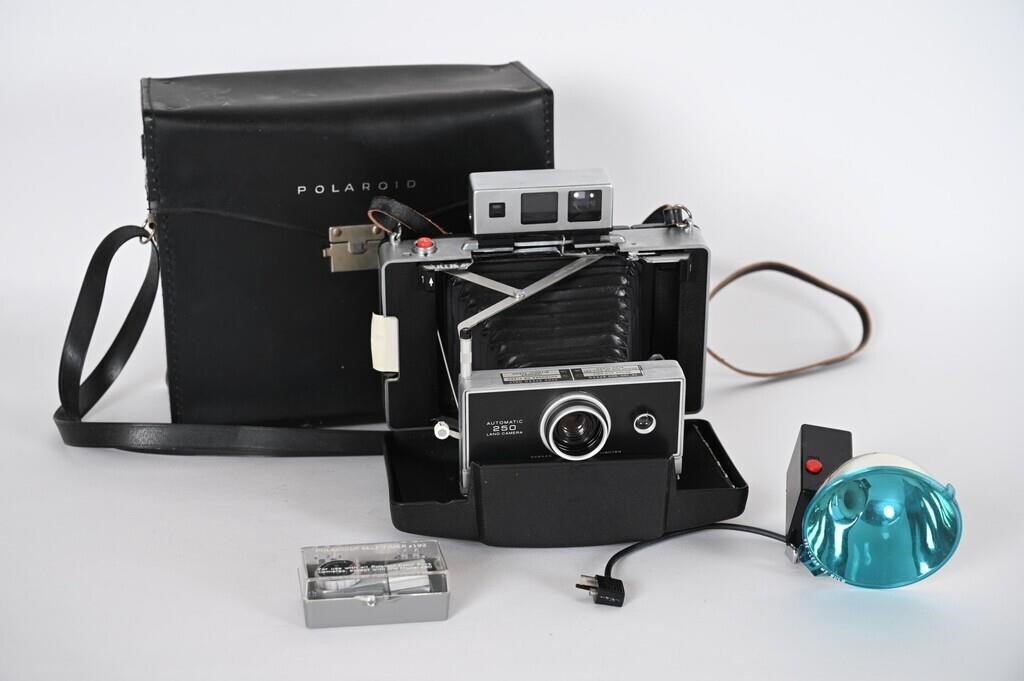 Vintage Polaroid 250 Land Camera, Self Timer #192