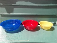 SET OF 3 PYREX MIXING BOWLS