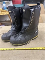 Men’s size 11, Baffin winter boots