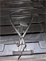 Ice tongs with small chest