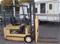 YALE 3,000 POUND FORKLIFT ELECTRIC