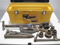 24" Toolbox W/Pipe Cutters & Theaders