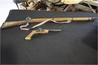 Toy musket & double barrel pistol