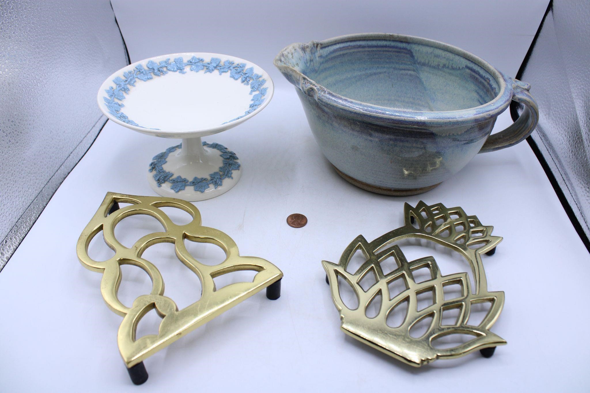 4 Pcs. Wedgwood, Mud Daubers Pottery & Trivets+