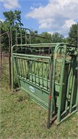 Like new Powder River squeeze chute 6'