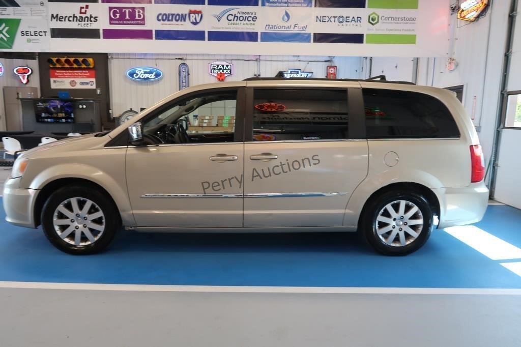 USED 2011 Chrysler Town and Country 2A4RR8DG8BR780