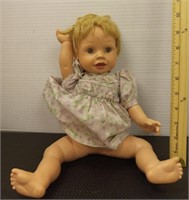 2000 playmates talking doll 14in tall . tested