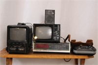 COLLECTION OF VINTAGE ELECTRONIC EQUIPMENT