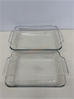 Set of 2 Anchor Hocking baking dishes with lids