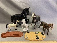 1960’s Aurora Plastics Stands And Plastic Horses