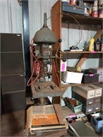 Walker Turner tabletop 16 speed drill press, works