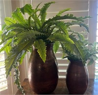 B - LOT OF 2 FAUX PLANTS IN VASES (L29)