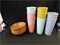 Eight Tupperware 16 oz. tumblers - 9 Kys Ite