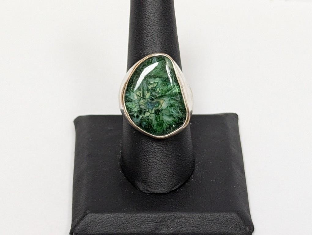 .925 Sterling Green Stone Ring Sz 9