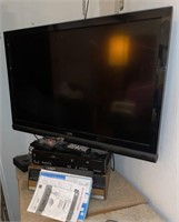 VIZIO TV 42" NAGNAVOX DVD VCR COMBO