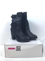 New Daily Shoes Size 7 Black Boots