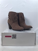 New Daily Shoes Size 7 Suede Ankle Boots