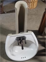 White Round Sink W/Pedestal