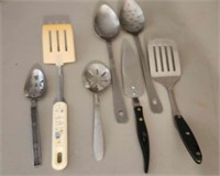 Old Kitchen Utensil lot Spoons/Spatulas