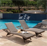 SUNVILLA WICKER CHAISE