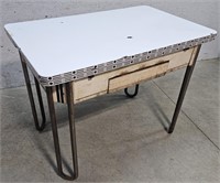 Enamel top table 40"25"31"