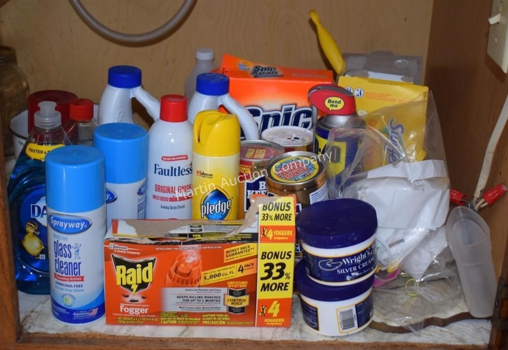 (K) Lot of Cleaning Supplies