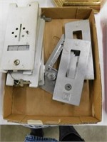 Five metal mailbox covers with keys - 3 Square D